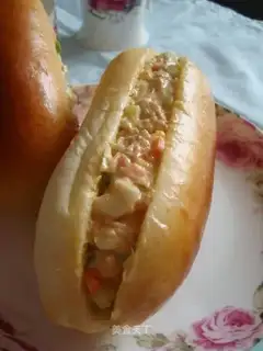 Tuna salad bread