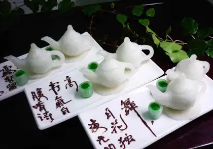 ice heart Jade urn