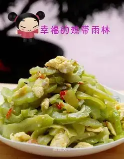 Scrambled eggs with chopped pepper and bitter gourd