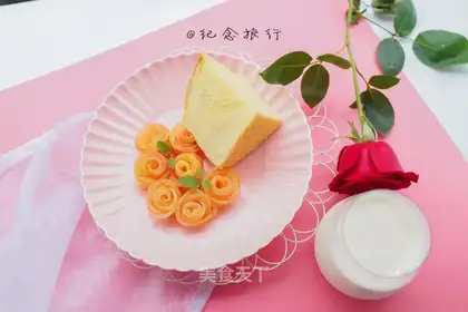 The roses on the plate