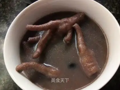 Black bean rice chicken claw soup