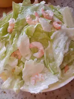 Lettuce and shrimp salad