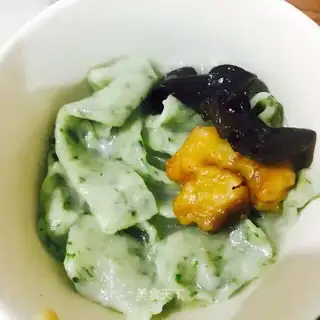 Spinach noodles