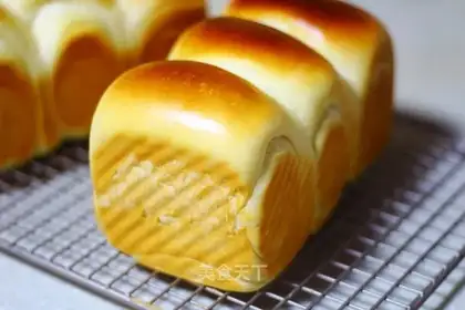 Light cream toast