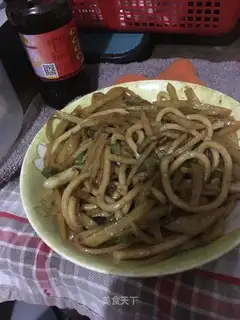 Seafood sauce, potatoes, noodles