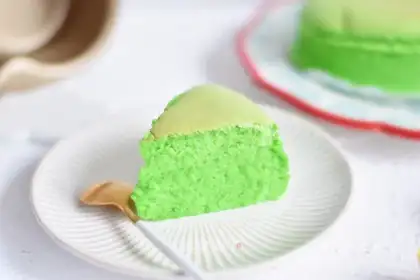 ♪ ♪ Scratch the cake ♪