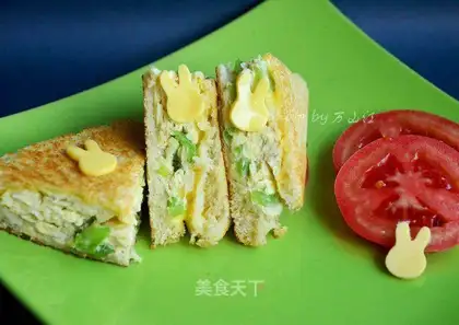 A green pepper egg cheese sandwich