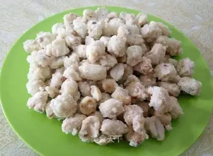 Hanging frost peanuts