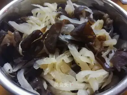 Quick-breathers eat black and white