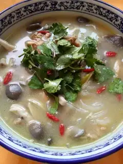 Chicken-cooked mushrooms