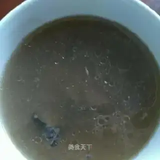 Roast worm tea and mushroom soup