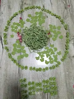 Handy spinach noodles