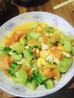 Tomato cucumber fried eggs