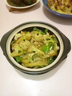 A pot of casserole