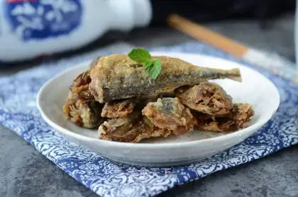 Dry pepper sardines