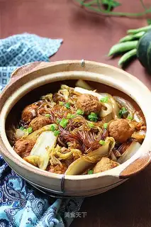 A fan of cabbage dumplings