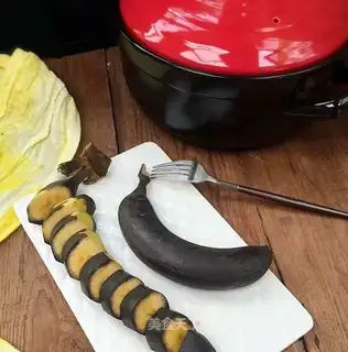 A casserole roasted banana