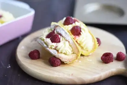 Raspberry cheese with pie