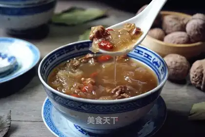 Silver-eared walnut stew