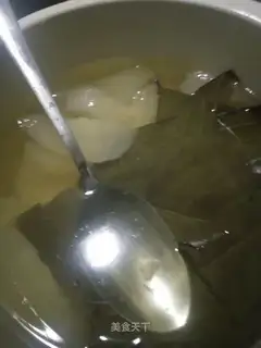 Pear leaf soup
