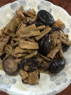 Dry the mushrooms
