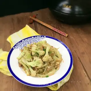 A pot of casserole