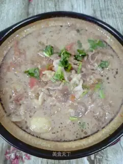 Beef rolls with mushrooms and tomatoes