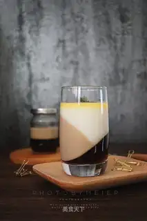 Coffee slowly becomes pudding