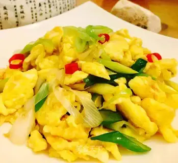 Onion fried eggs