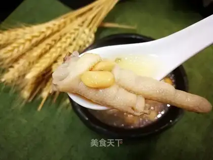 Chicken claw soy soup