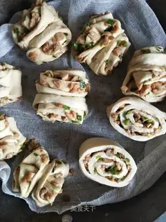 White mushroom roll