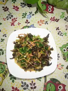 Celery leaves with wood