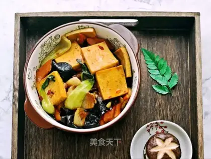 A dry pot with tofu
