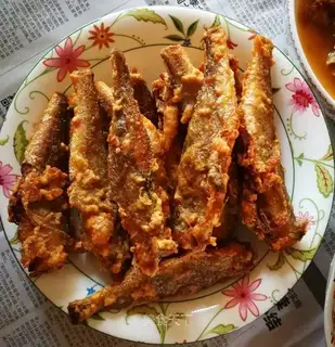 Dried and fried yellowfish