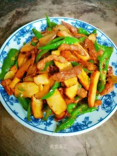 Pyramid sauce, soybeans