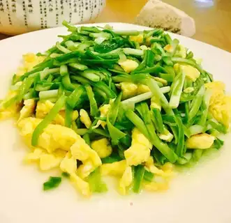 Garlic fried eggs