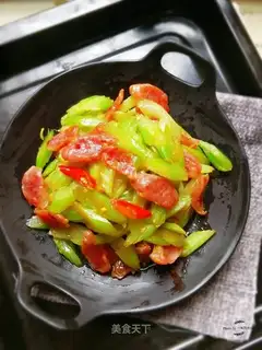 Celery fried sausage