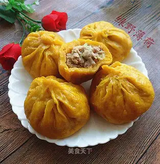 Pumpkin pork buns