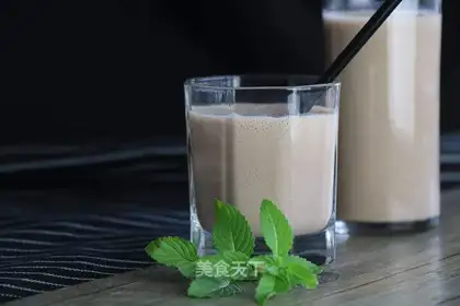 Banana cocoa milk