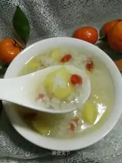 Sweet apple porridge