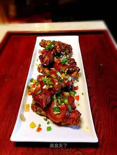 Roasted pig hoof