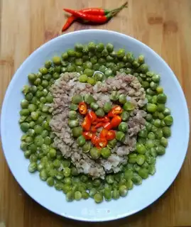 Meat and peas