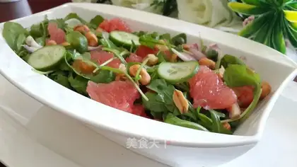 A diet salad for veggie nuts