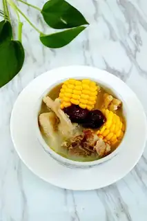 Chicken claw bone corn soup