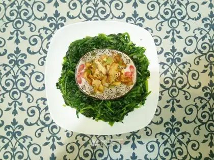Egg sauce with spinach