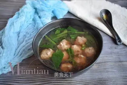 Spinach meatball soup