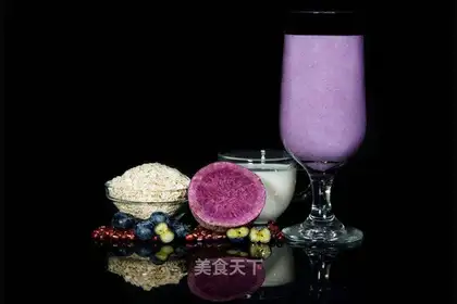 Healthy blueberry oatmeal breakfast milk