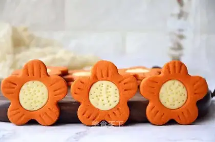 Sunflower cheese cookies