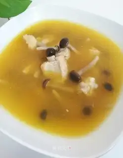Crab-flavored mushroom ribs soup