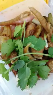 ♪ A mountain of peppers and claws ♪